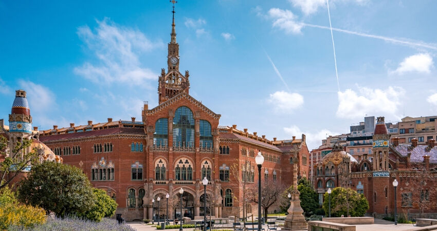 Yaz Dönemi Büyük İspanya Turu | Barcelona, Valencia, Granada, Madrid | Pegasus ile | 7 Gece 8 Gün | OT03